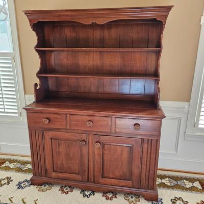 Early American Style Hutch & Credenza (DR-JS)