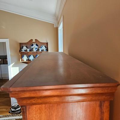 Early American Style Hutch & Credenza (DR-JS)