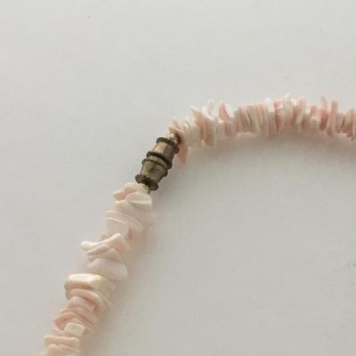 Light pink shell type collar necklace vintage clasp