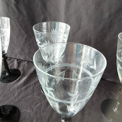 Six Black Stemmed Wineglasses (K-JS)