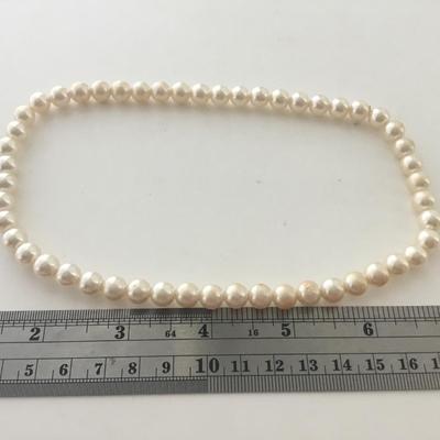 Faux pearl stretchy collar necklace