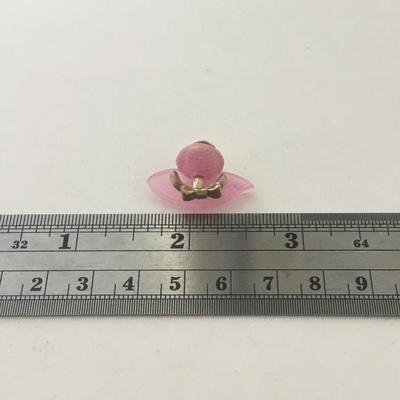 Light pink hat push pin