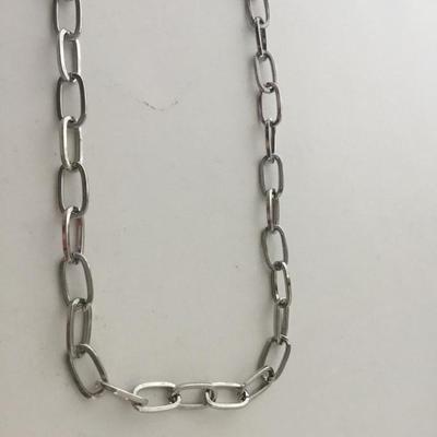 Silver tone chain like fashion necklace