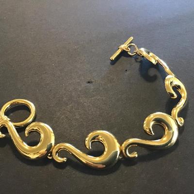 Gold Tone Toogle Bracelet