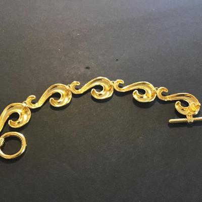 Gold Tone Toogle Bracelet
