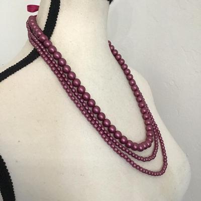 Very nice light purple multistrand fashion necklace