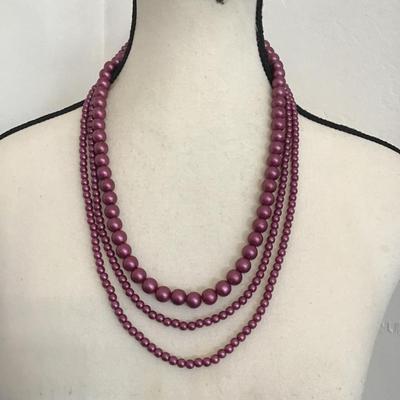Very nice light purple multistrand fashion necklace