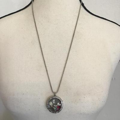 Very nice silver necklace with a charm pendant