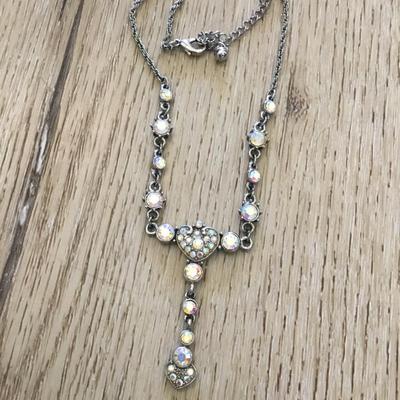 Gorgeous, iridescent, silver tone necklace very nice vintage