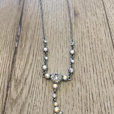 Gorgeous, iridescent, silver tone necklace very nice vintage