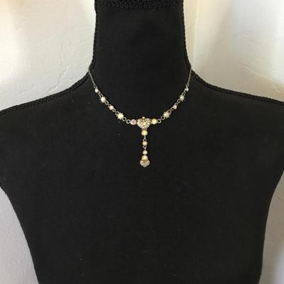 Gorgeous, iridescent, silver tone necklace very nice vintage