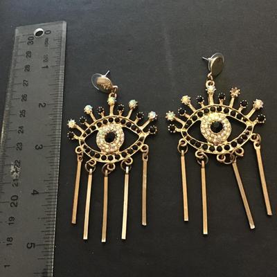 Really cool eye dangle earrings