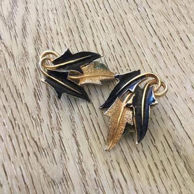 Vintage, modeart black enamel gold tone, leaf clip on earrings