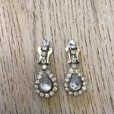 Beautiful, vintage, rhinestone, silver toned clip on dangle earrings