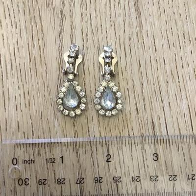 Beautiful, vintage, rhinestone, silver toned clip on dangle earrings