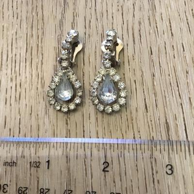 Beautiful, vintage, rhinestone, silver toned clip on dangle earrings