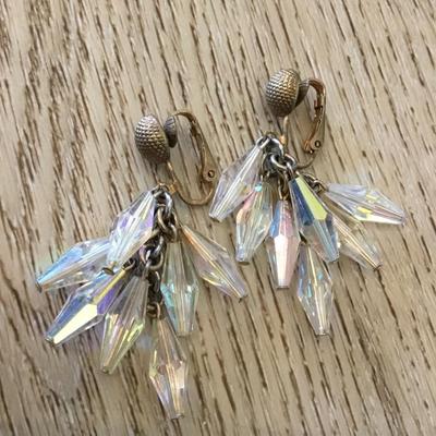 Gorgeous vintage, Aurora Borealis crystal dangle clip on earrings