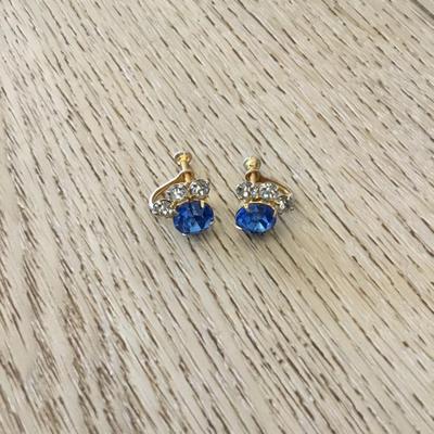 Gorgeous vintage rhinestone screw back earrings Crystal rhinestone