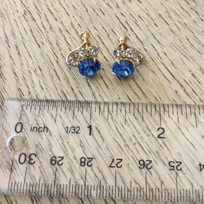 Gorgeous vintage rhinestone screw back earrings Crystal rhinestone