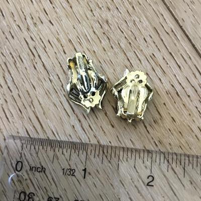 Vintage gold tone, Lucite thermal set clip on earrings. Excellent condition.