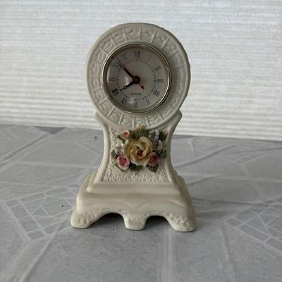 Sale Photo Thumbnail #5: Beautiful clock!