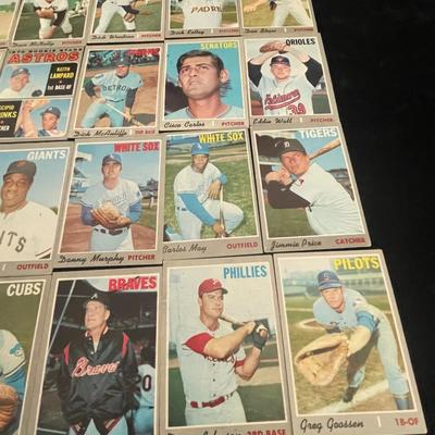 BASEBALL TRADING CARDS (1)