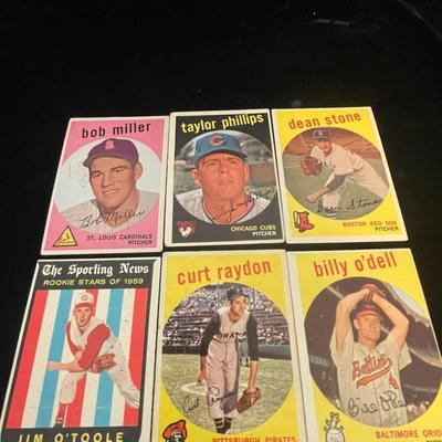 BASEBALL TRADING CARDS (2)