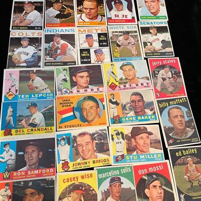 BASEBALL TRADING CARDS (4)