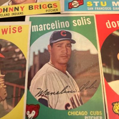 BASEBALL TRADING CARDS (4)