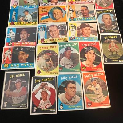 BASEBALL TRADING CARDS (4)