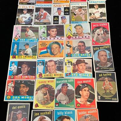 BASEBALL TRADING CARDS (4)