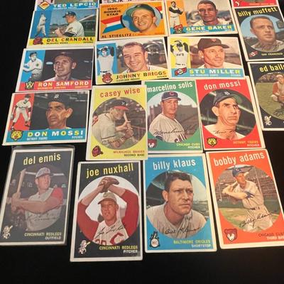 BASEBALL TRADING CARDS (4)