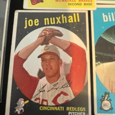 BASEBALL TRADING CARDS (4)