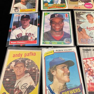 BASEBALL TRADING CARDS (6)