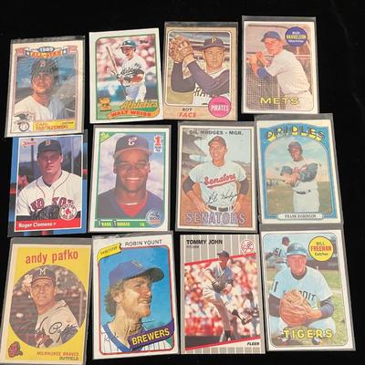 BASEBALL TRADING CARDS (6)