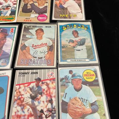 BASEBALL TRADING CARDS (6)
