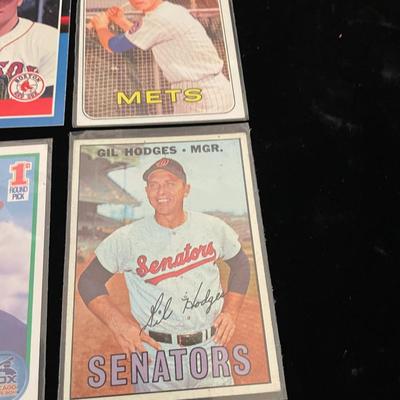 BASEBALL TRADING CARDS (6)