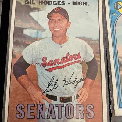 BASEBALL TRADING CARDS (6)