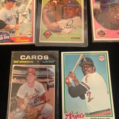 BASEBALL TRADING CARDS (8)