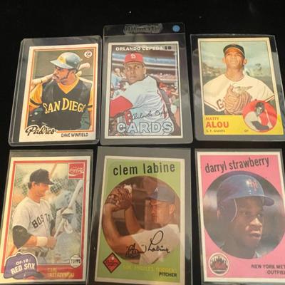 BASEBALL TRADING CARDS (8)