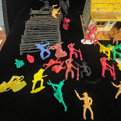 ROY ROGERS TIN LITHO BAR M RANCH HOUSE WITH FENCING PLUS COWBOYS AND INDIANS BY MARX TOYS