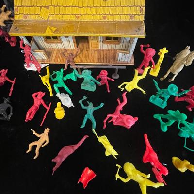 ROY ROGERS TIN LITHO BAR M RANCH HOUSE WITH FENCING PLUS COWBOYS AND INDIANS BY MARX TOYS