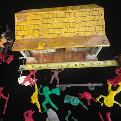 ROY ROGERS TIN LITHO BAR M RANCH HOUSE WITH FENCING PLUS COWBOYS AND INDIANS BY MARX TOYS