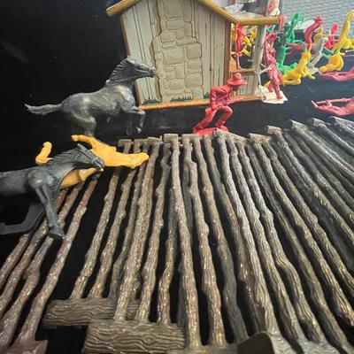 ROY ROGERS TIN LITHO BAR M RANCH HOUSE WITH FENCING PLUS COWBOYS AND INDIANS BY MARX TOYS