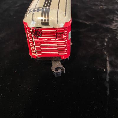 VINTAGE TIN MODEL TRAIN CARS