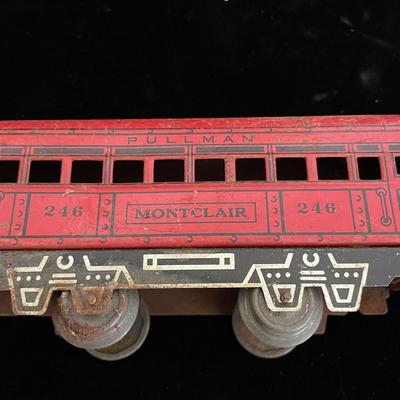 VINTAGE TIN MODEL TRAIN CARS