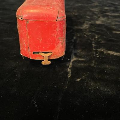 VINTAGE TIN MODEL TRAIN CARS
