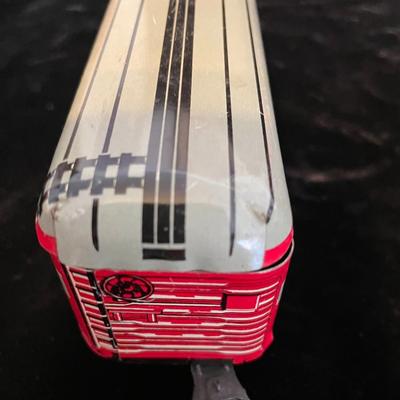 VINTAGE TIN MODEL TRAIN CARS