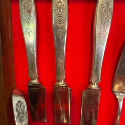 SET OF FLATWARE IN A CHEST
