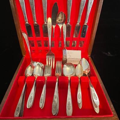 SET OF FLATWARE IN A CHEST